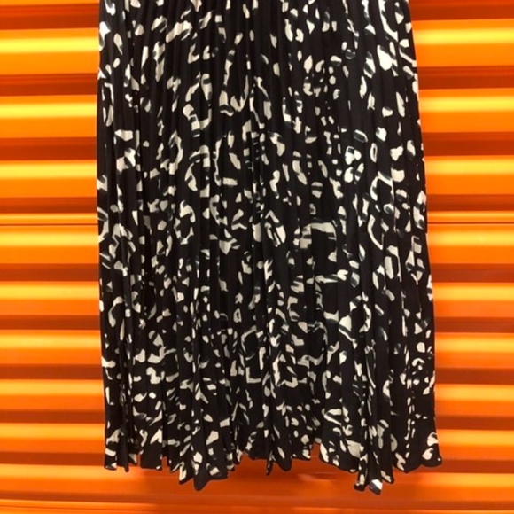 Pleated Midi Skirt, Size - 6/38, NWT - Picture 2 of 5